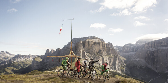 Canazei - Jedinečná krajina pro pěší túry a výlety na horských kolech 