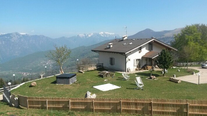 B&B Mas dei Girardei in primavera esterno