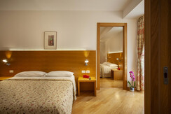 Hot_Romanda2022_09_bassa