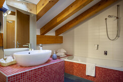 Hot_Romanda2022_20_bassa