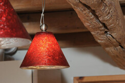 Particolare illuminazione e travi a vista