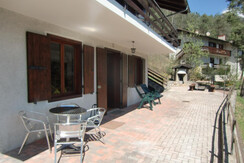 Ambra D: giardino attrezzato