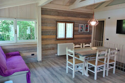 Soggiorno con tavolo pranzo