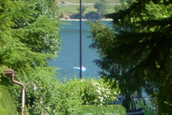 Il lago in lontananza