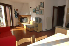 Soggiorno con tv satellitare