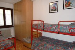 Stanza con letto a castello + letto singolo