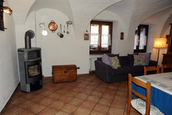 Il soggiorno con la stufa a legna