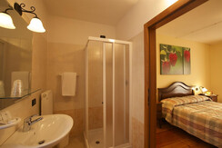 Vista della stanza dal bagno