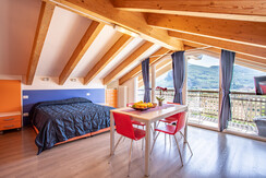 Soggiorno Rosso Ciliegia 4