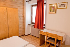 Camera con letto matrimoniale