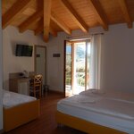 Zdjęcie Family room with terrace (Violet and Rose)