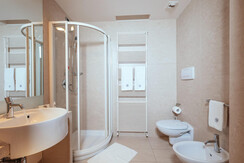 bagno standard con doccia-min