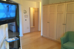 6CA51676-A8DF-4137-ADA4-000F80AEB1F2