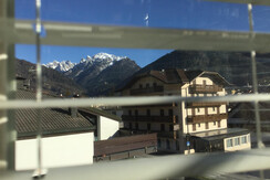 EDFBE167-4375-40A1-9103-B107674D8001