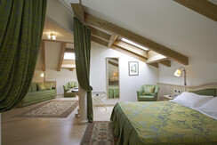 JUNIOR SUITE another example