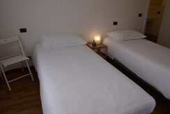 Camera matrimoniale/doppia con letti singoli