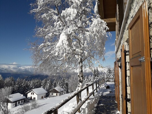 Rifugio Malga Zugna esterno inverno