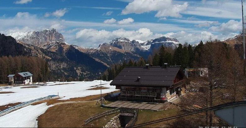 Webcam Vigo di Fassa-Pera-Ciampedìe - Vigo - verso Sassolungo e Pordoi