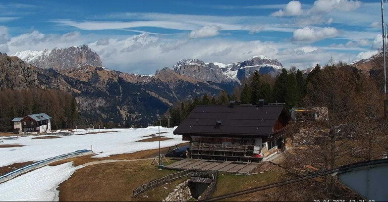 Webcam Vigo di Fassa-Pera-Ciampedìe - Vigo - verso Sassolungo e Pordoi
